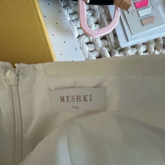 Meshki White Asymmetrical Pleated Skirt - Picture 4 of 6